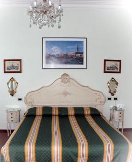 Ovidius 3* Venice